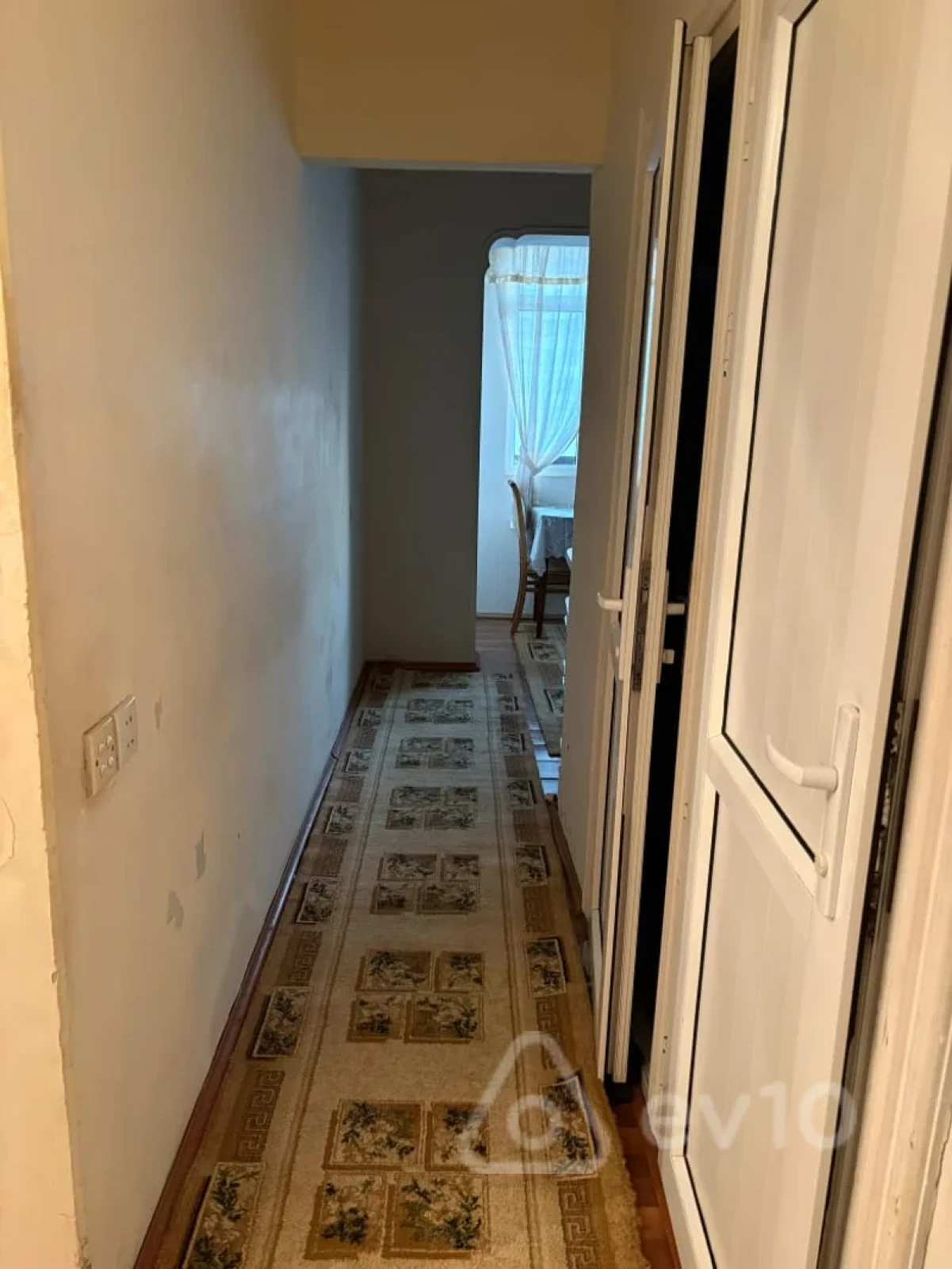 Kirayə verilir 2 otaqlı köhnə tikili 50 m²