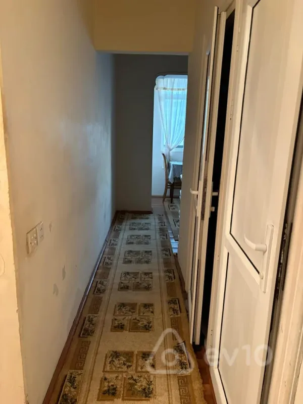 Kirayə verilir 2 otaqlı köhnə tikili 50 m²