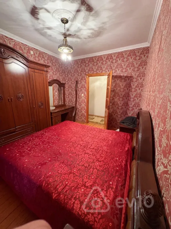 Kirayə verilir 2 otaqlı köhnə tikili 50 m²