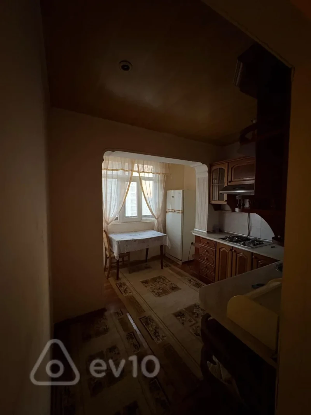 Kirayə verilir 2 otaqlı köhnə tikili 50 m²