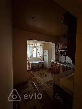 Kirayə verilir 2 otaqlı köhnə tikili 50 m²