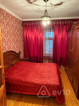 Kirayə verilir 2 otaqlı köhnə tikili 50 m²