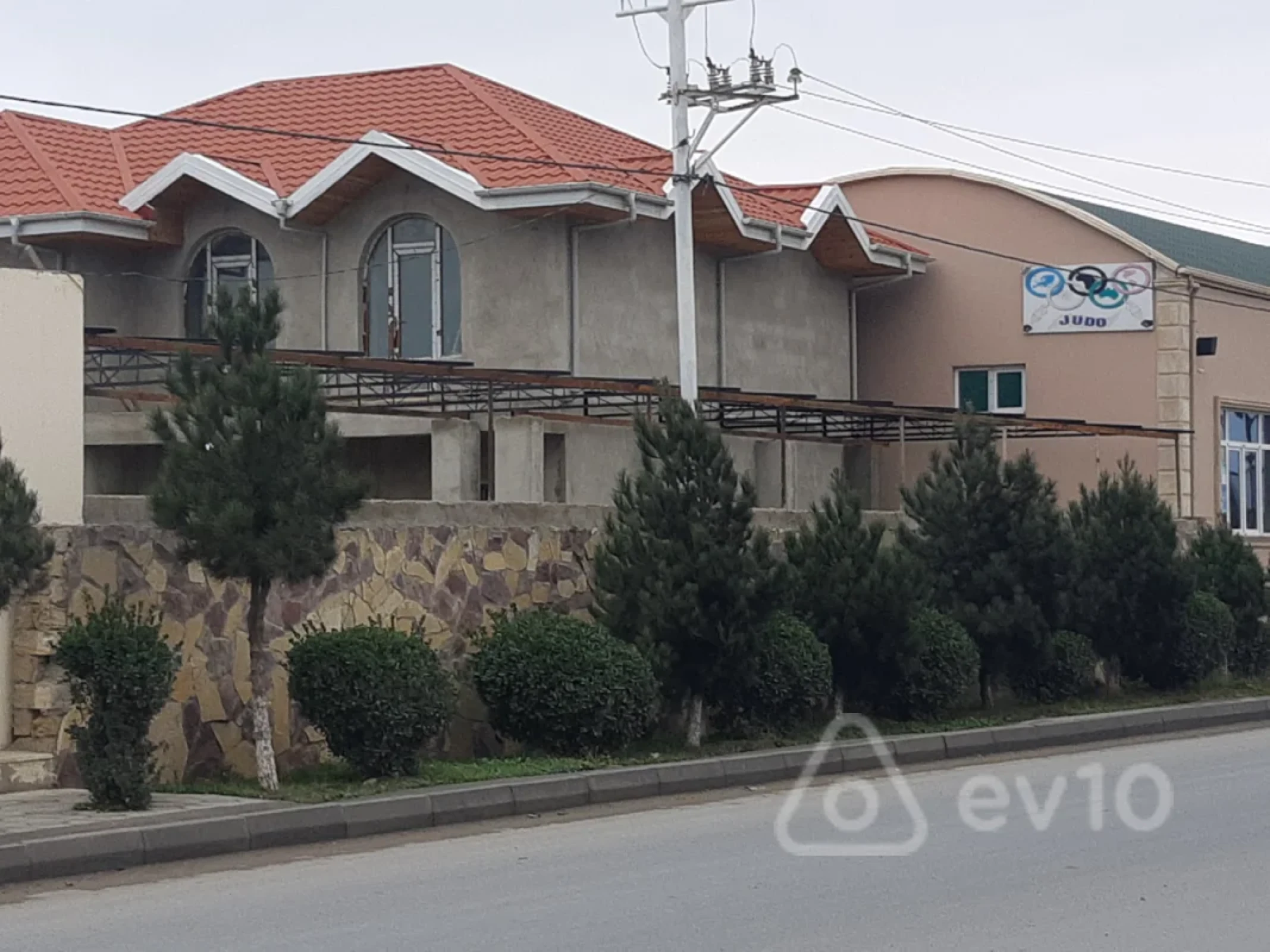 Satılır 7 otaqlı həyət evi 150 m²