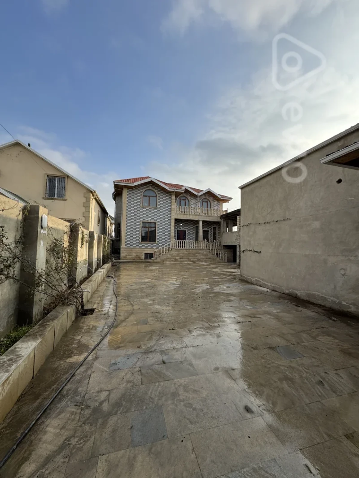 Satılır 7 otaqlı həyət evi 150 m²