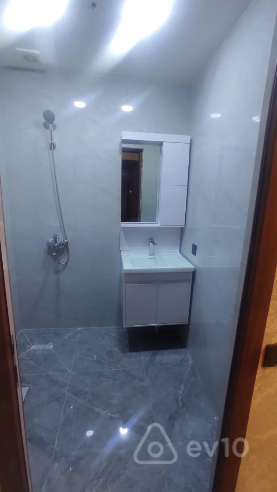 Satılır 3 otaqlı köhnə tikili 60 m²