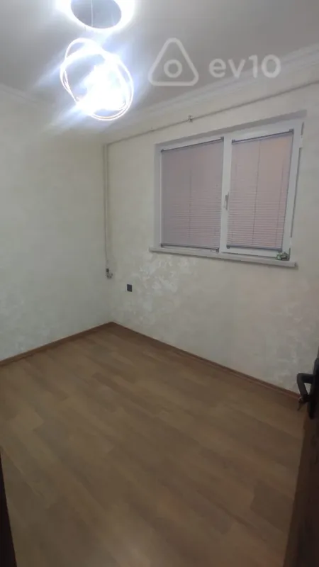 Satılır 3 otaqlı köhnə tikili 60 m²