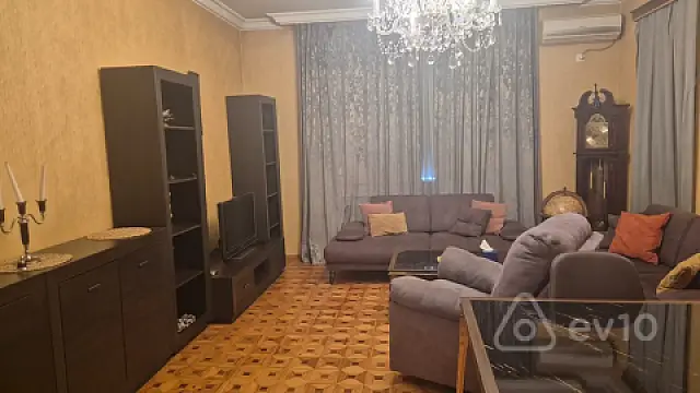 Satılır 3 otaqlı köhnə tikili 90 m²