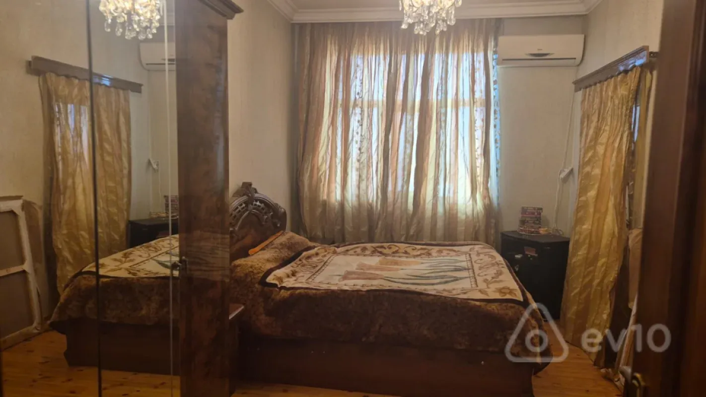 Satılır 3 otaqlı köhnə tikili 90 m²