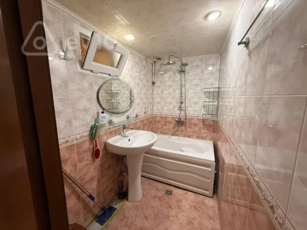 Kirayə verilir 3 otaqlı köhnə tikili 90 m²