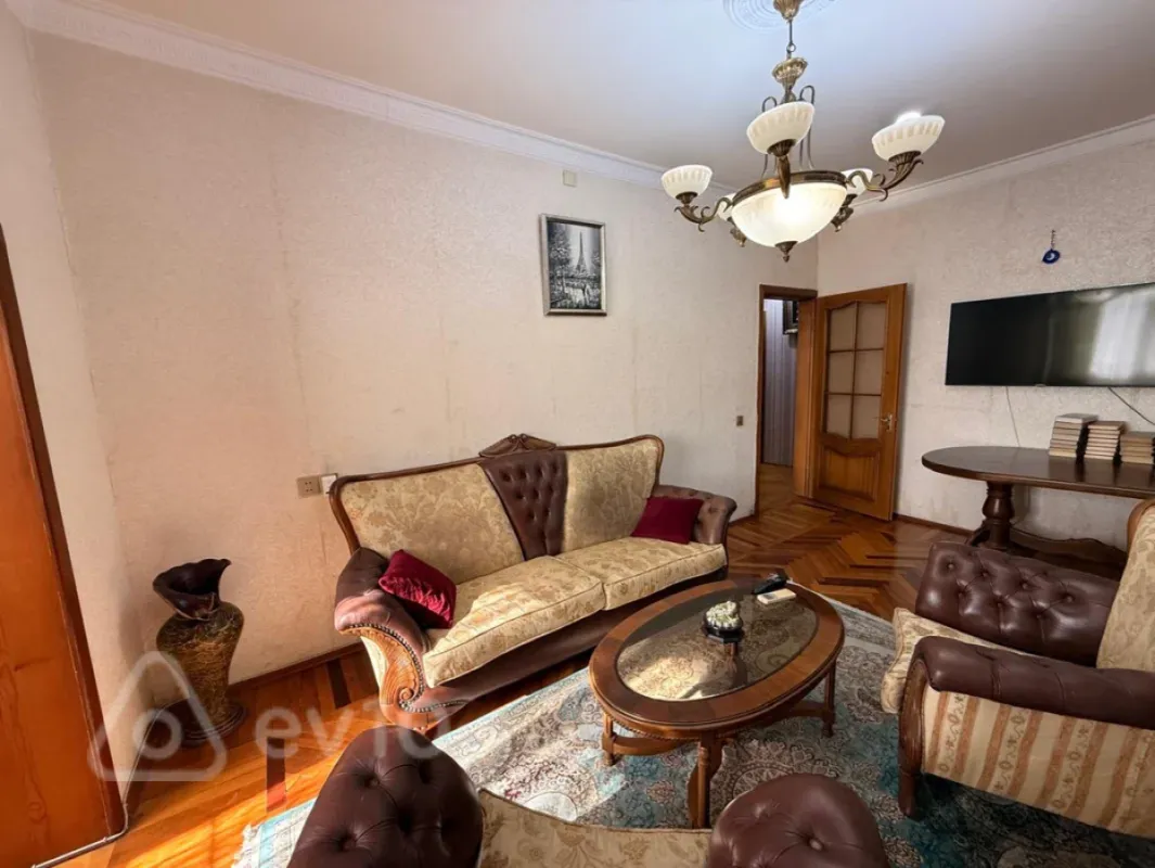 Kirayə verilir 3 otaqlı köhnə tikili 90 m²