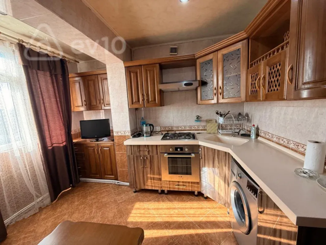 Kirayə verilir 3 otaqlı köhnə tikili 90 m²