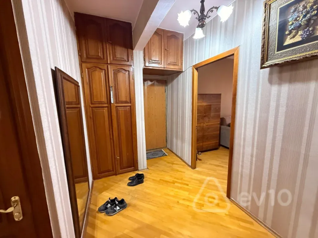 Kirayə verilir 3 otaqlı köhnə tikili 90 m²