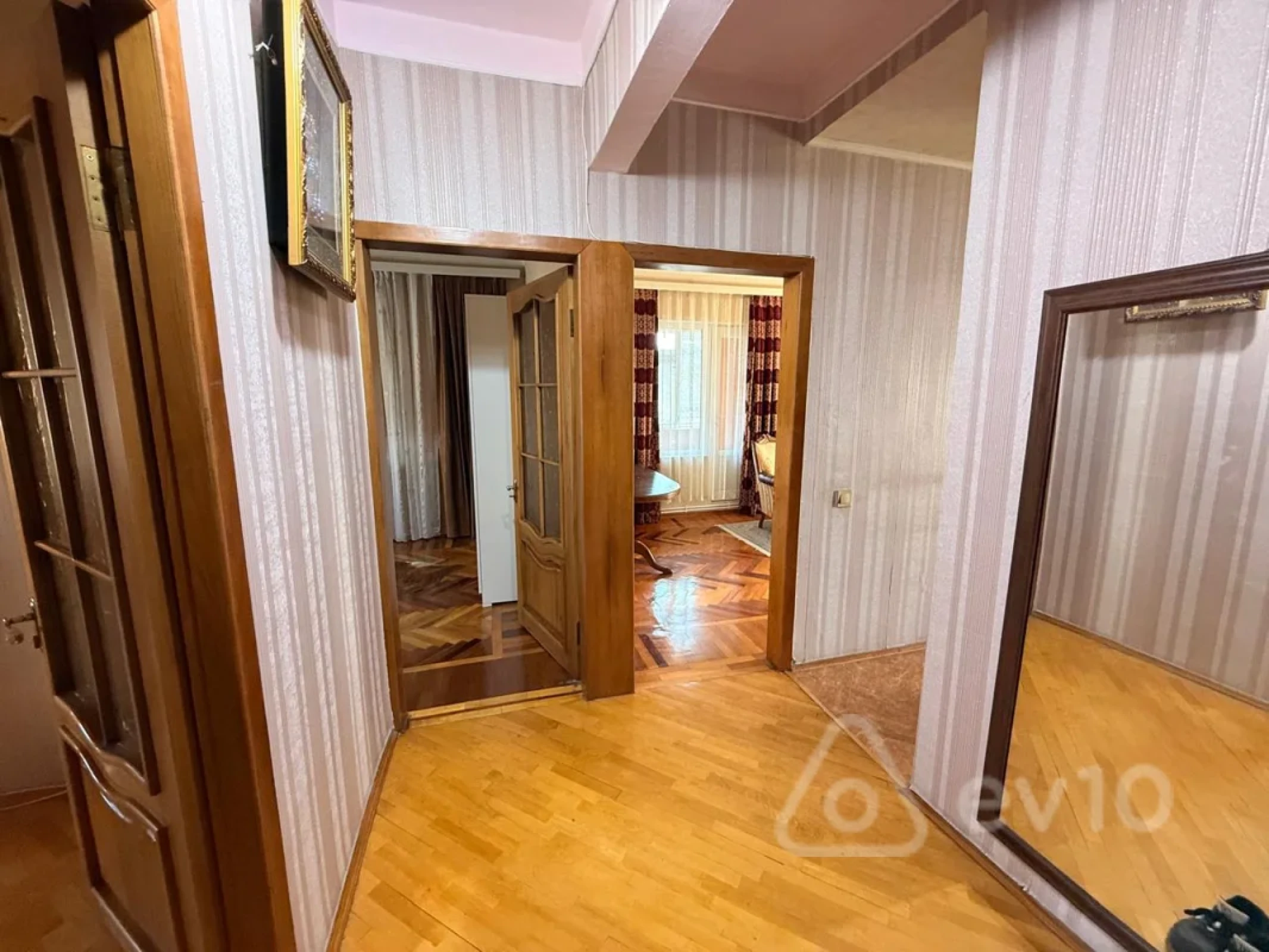 Kirayə verilir 3 otaqlı köhnə tikili 90 m²