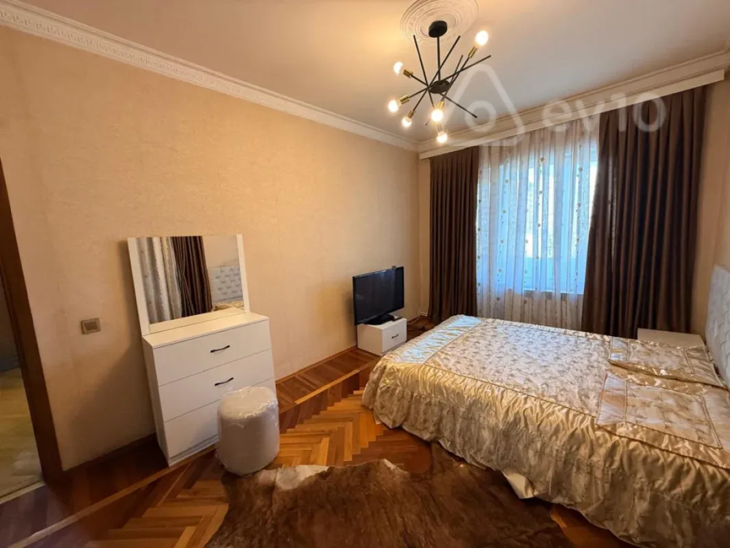Kirayə verilir 3 otaqlı köhnə tikili 90 m²