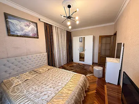 Kirayə verilir 3 otaqlı köhnə tikili 90 m²