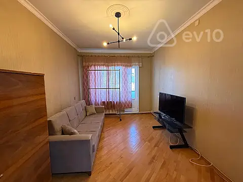 Kirayə verilir 3 otaqlı köhnə tikili 90 m²