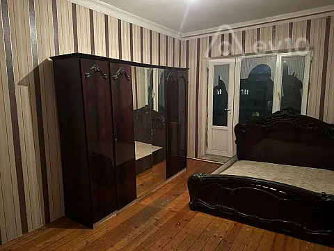 Kirayə verilir 3 otaqlı köhnə tikili 80 m²