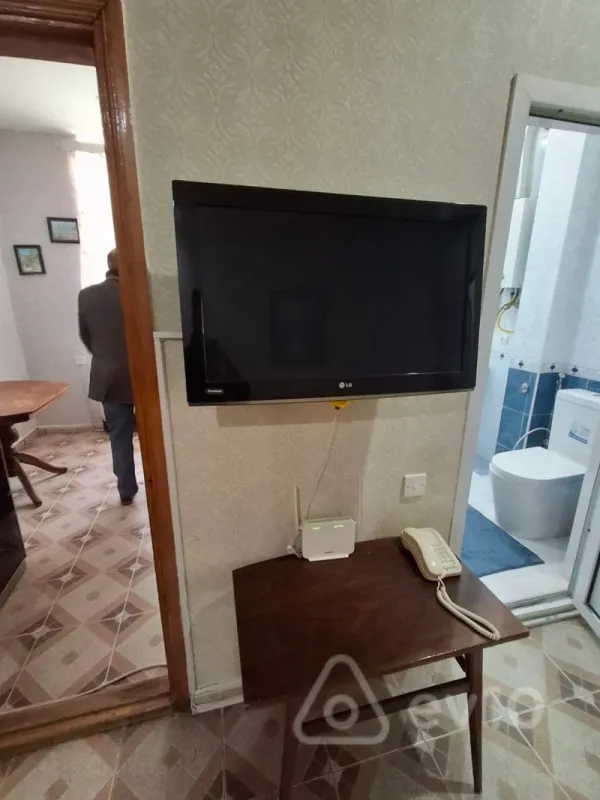 Kirayə verilir 2 otaqlı köhnə tikili 85 m²