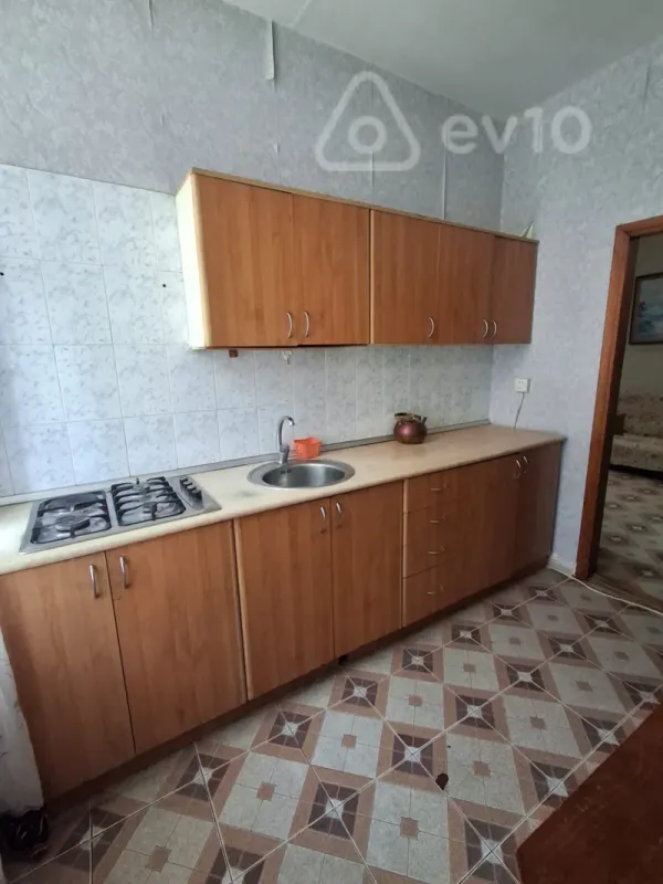 Kirayə verilir 2 otaqlı köhnə tikili 85 m²
