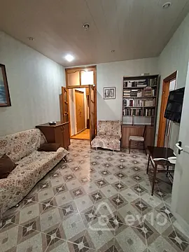 Kirayə verilir 2 otaqlı köhnə tikili 85 m²