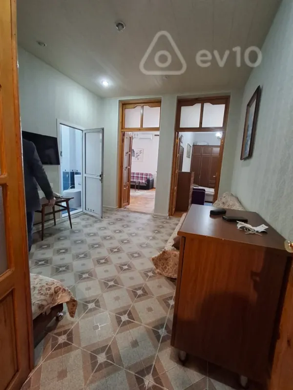 Kirayə verilir 2 otaqlı köhnə tikili 85 m²
