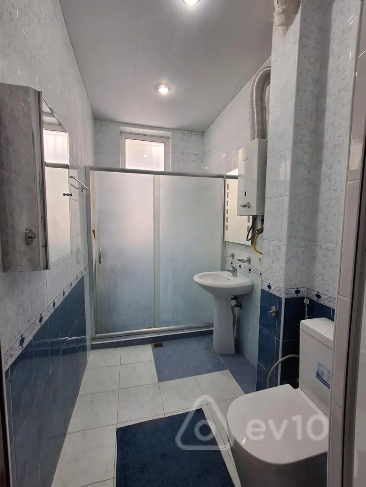 Kirayə verilir 2 otaqlı köhnə tikili 85 m²