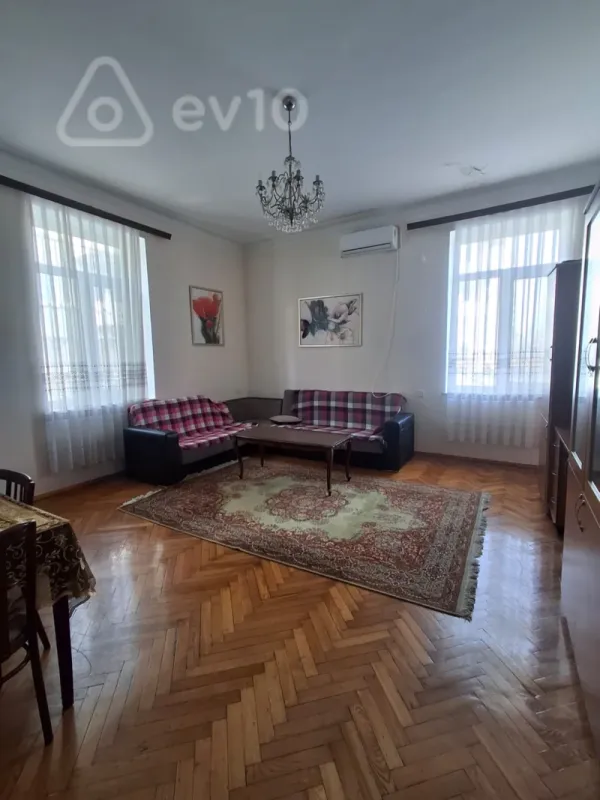 Kirayə verilir 2 otaqlı köhnə tikili 85 m²