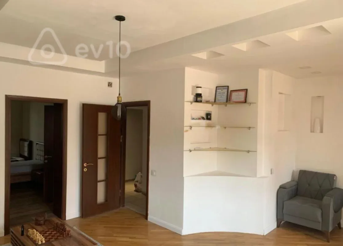 Kirayə verilir 2 otaqlı köhnə tikili 60 m²