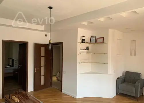 Kirayə verilir 2 otaqlı köhnə tikili 60 m²