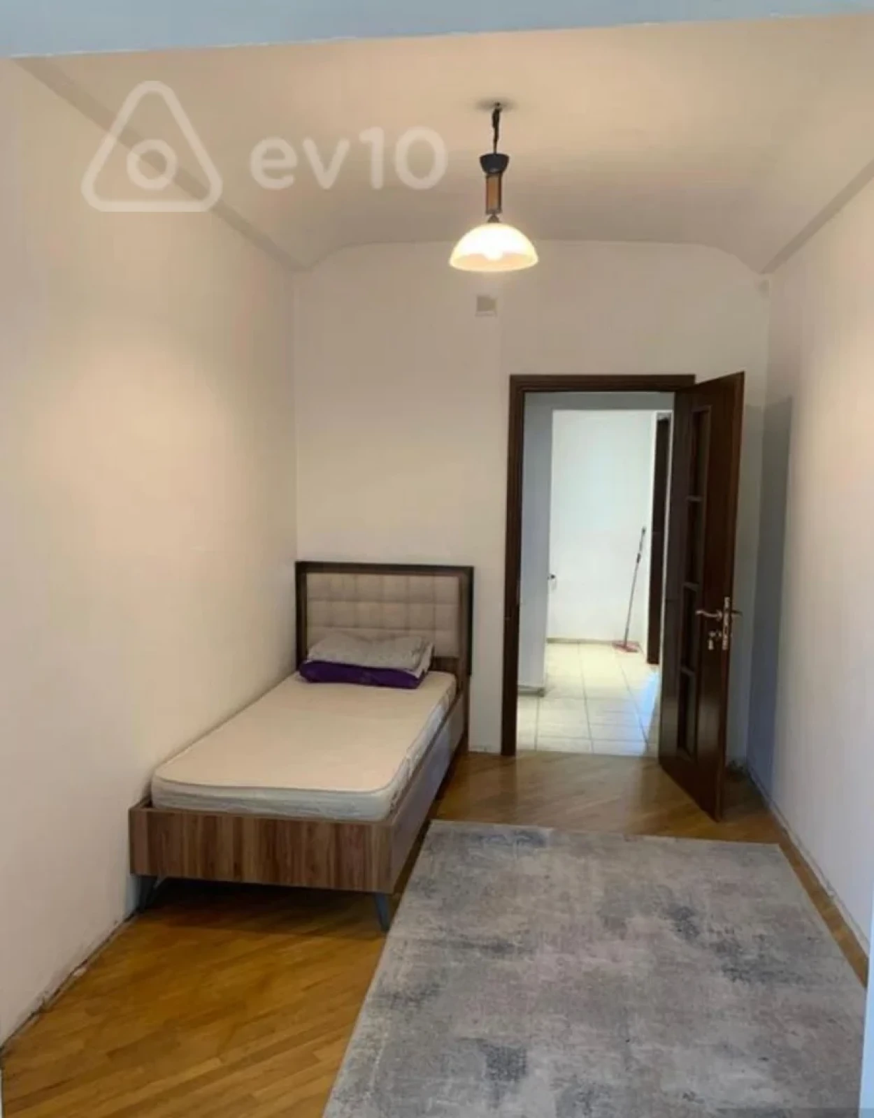 Kirayə verilir 2 otaqlı köhnə tikili 60 m²