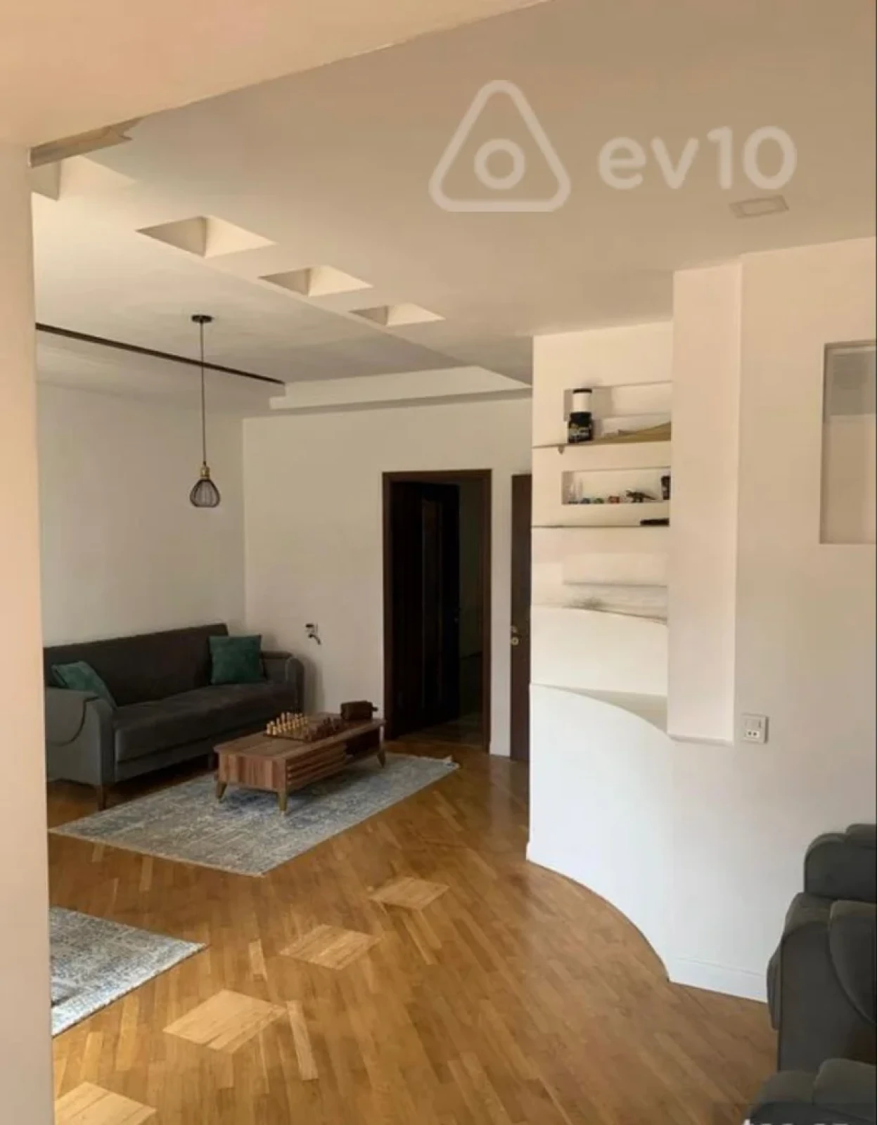 Kirayə verilir 2 otaqlı köhnə tikili 60 m²