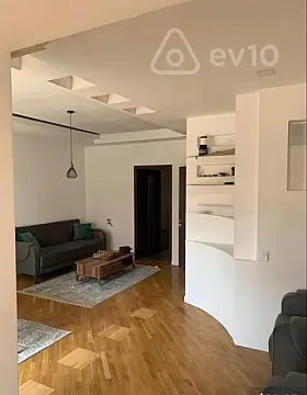 Kirayə verilir 2 otaqlı köhnə tikili 60 m²
