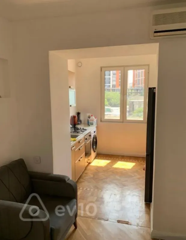 Kirayə verilir 2 otaqlı köhnə tikili 60 m²