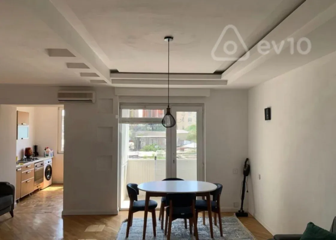 Kirayə verilir 2 otaqlı köhnə tikili 60 m²