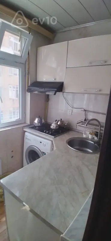 Kirayə verilir 2 otaqlı yeni tikili 50 m²