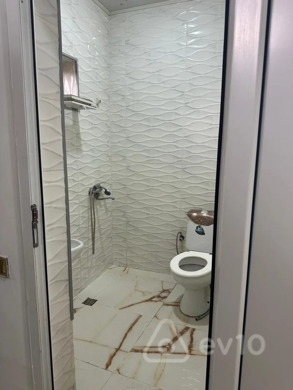 Kirayə verilir 2 otaqlı köhnə tikili 70 m²