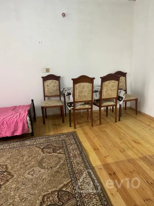 Kirayə verilir 2 otaqlı köhnə tikili 70 m²