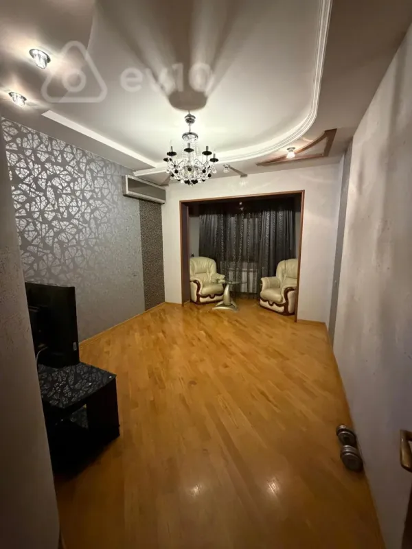 Kirayə verilir 4 otaqlı köhnə tikili 110 m²