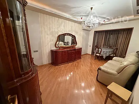 Kirayə verilir 4 otaqlı köhnə tikili 110 m²