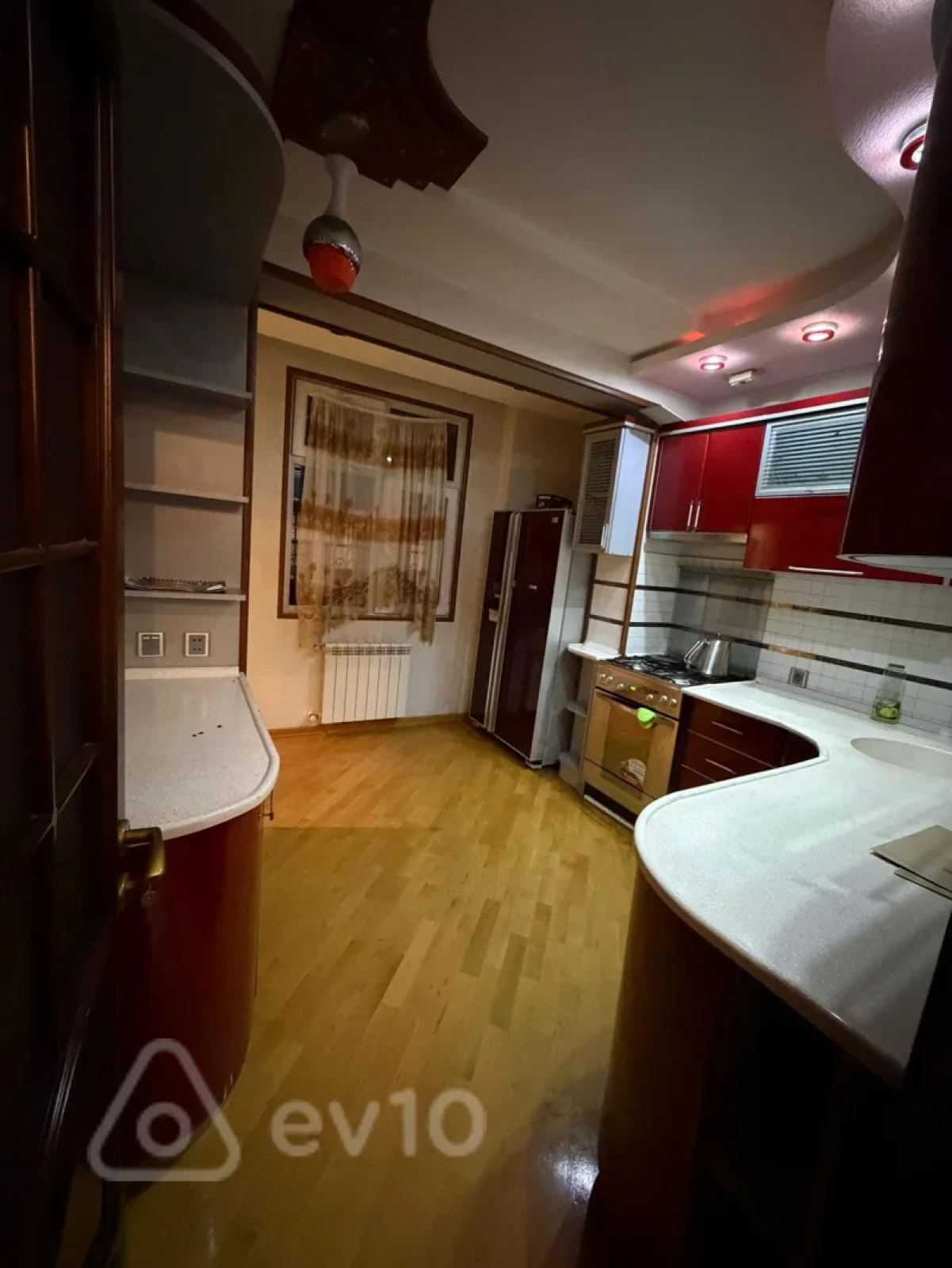 Kirayə verilir 4 otaqlı köhnə tikili 110 m²