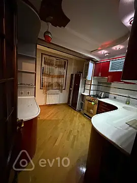 Kirayə verilir 4 otaqlı köhnə tikili 110 m²