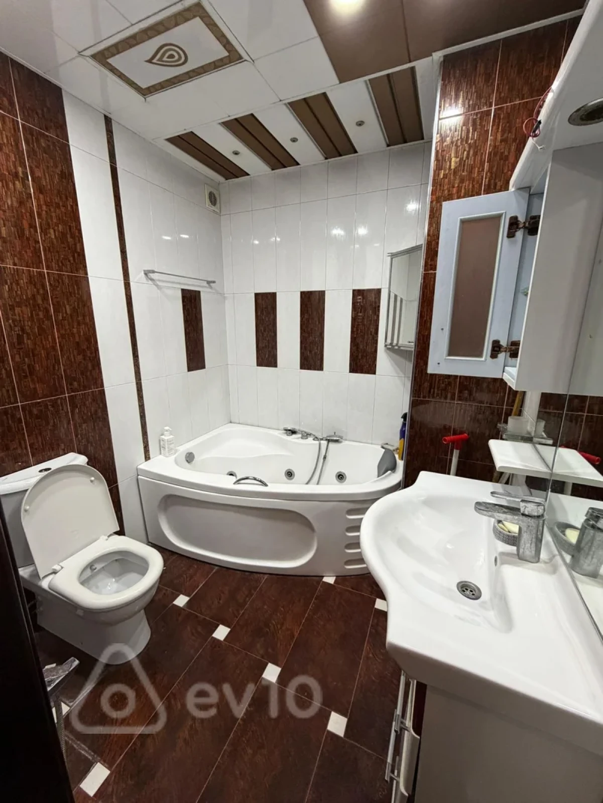 Kirayə verilir 4 otaqlı köhnə tikili 110 m²