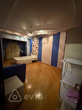 Kirayə verilir 4 otaqlı köhnə tikili 110 m²