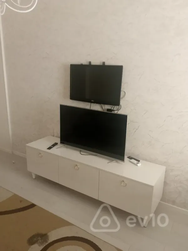 Kirayə verilir 2 otaqlı yeni tikili 70 m²