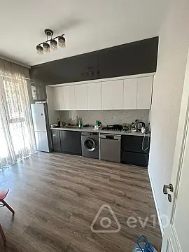 Kirayə verilir 2 otaqlı yeni tikili 80 m²