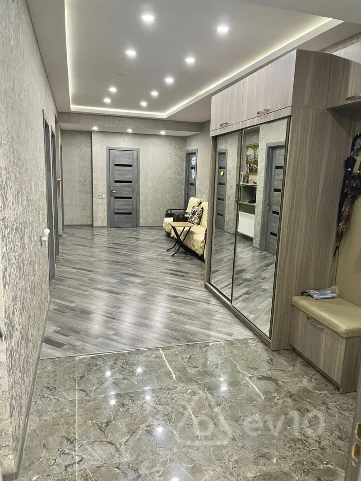 Kirayə verilir 3 otaqlı yeni tikili 130 m²
