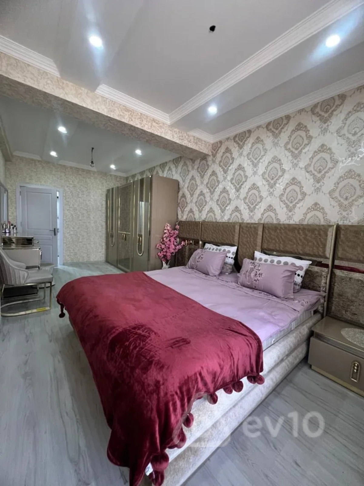 Kirayə verilir 2 otaqlı yeni tikili 70 m²