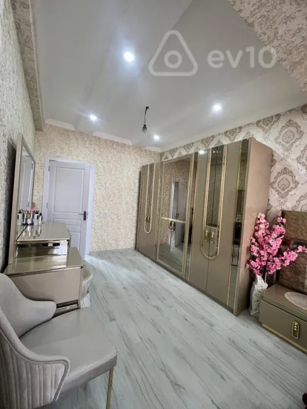 Kirayə verilir 2 otaqlı yeni tikili 70 m²