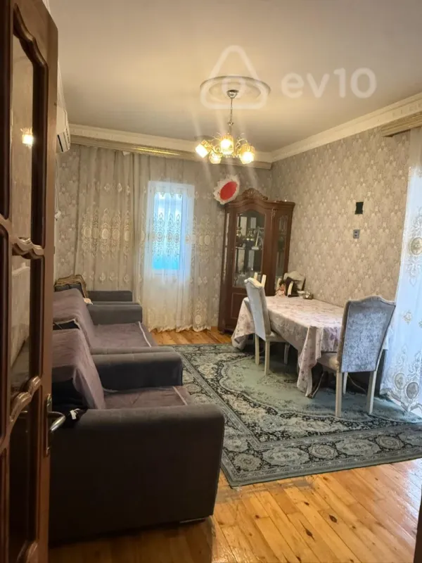 Satılır 2 otaqlı köhnə tikili 45 m²