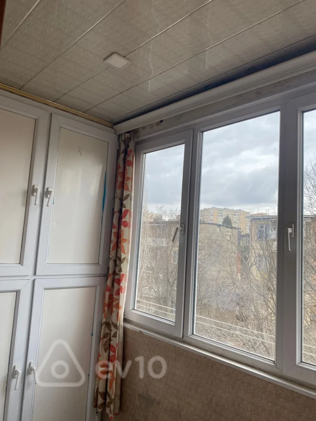 Kirayə verilir 2 otaqlı köhnə tikili 50 m²